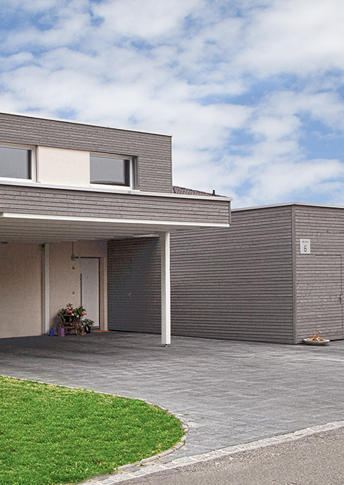 Hozhaus oder Massivhaus mit Holzfassade